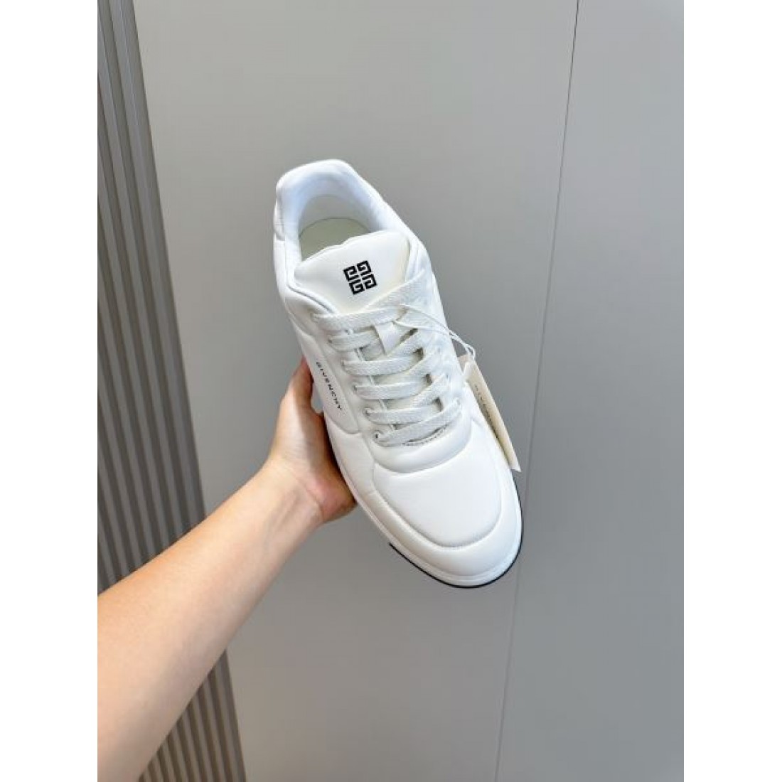 自分へのご褒美に GIVENCHY ジバンシィ コピー カジュアルシューズ ギフトにも最適