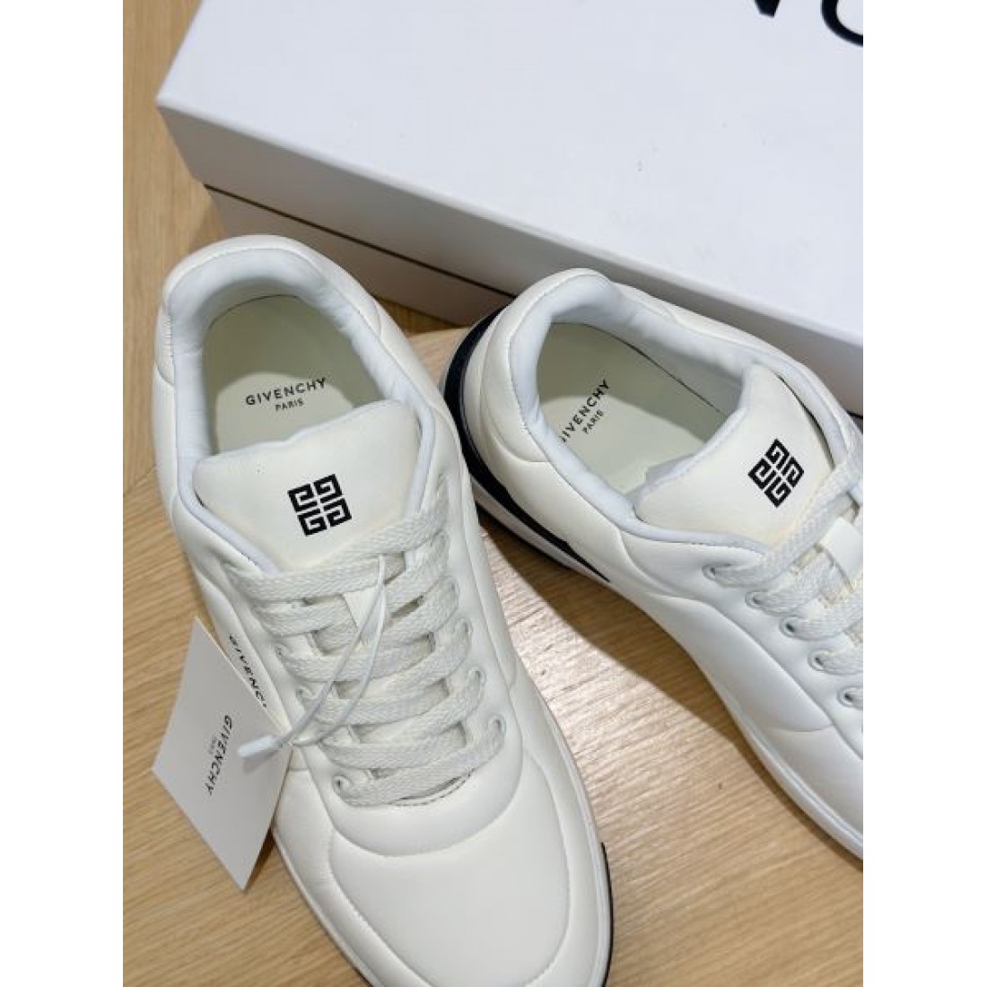 自分へのご褒美に GIVENCHY ジバンシィ コピー カジュアルシューズ ギフトにも最適