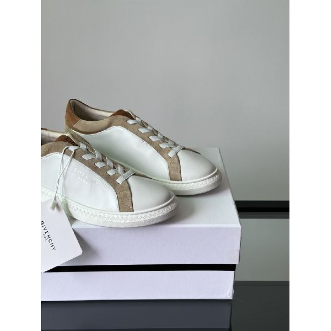 上品で印象的なジバンシィ コピー カジュアルシューズ GIVENCHY スタイリッシュな