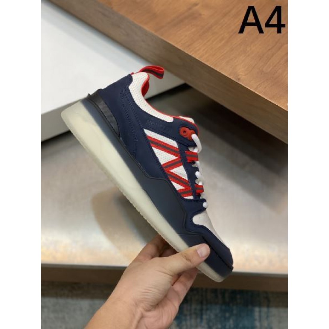 モンクレール コピー シューズ MONCLERアクティブで上質な快適スタイル