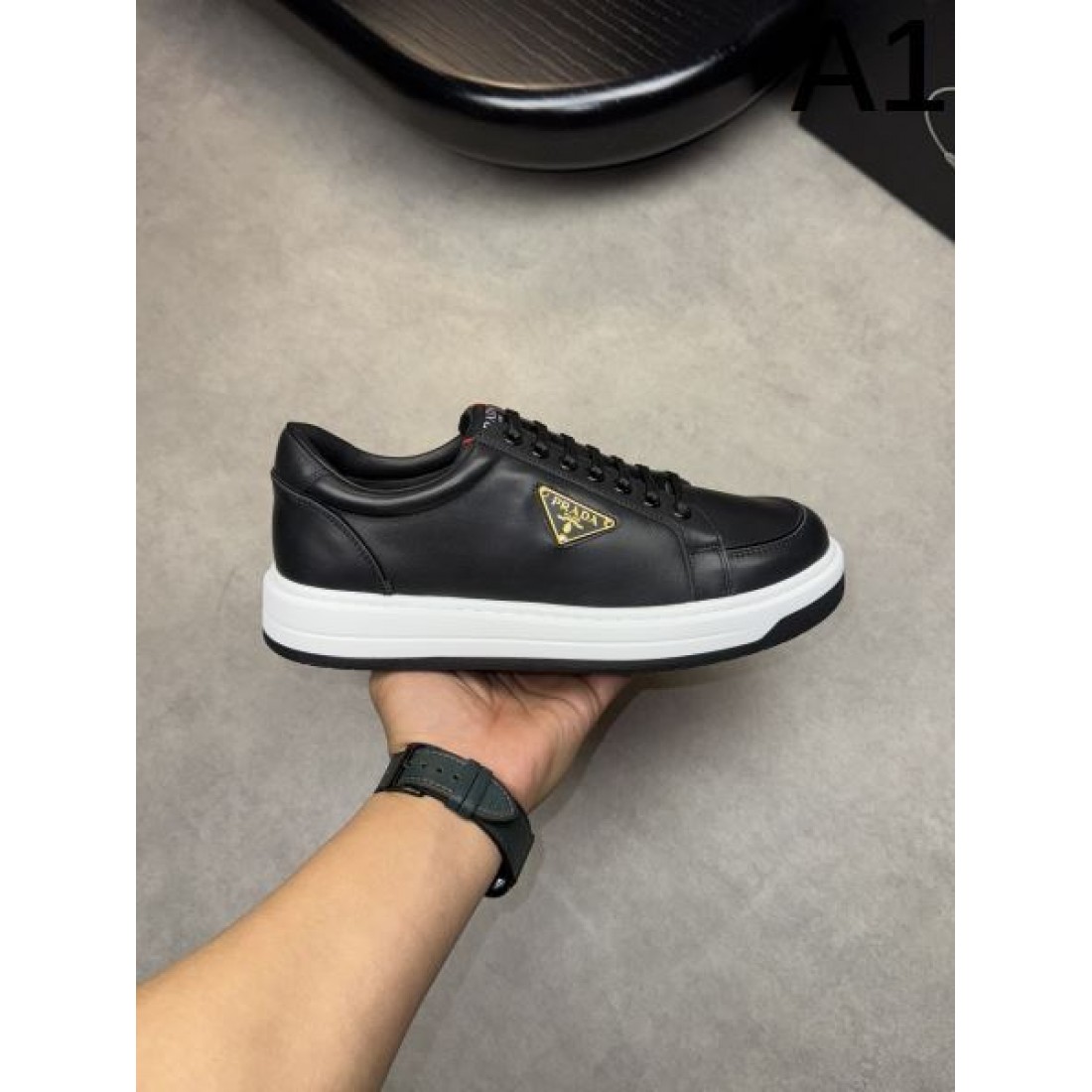 今売れている PRADA プラダ コピー カジュアルシューズ 大人カジュアルに最適