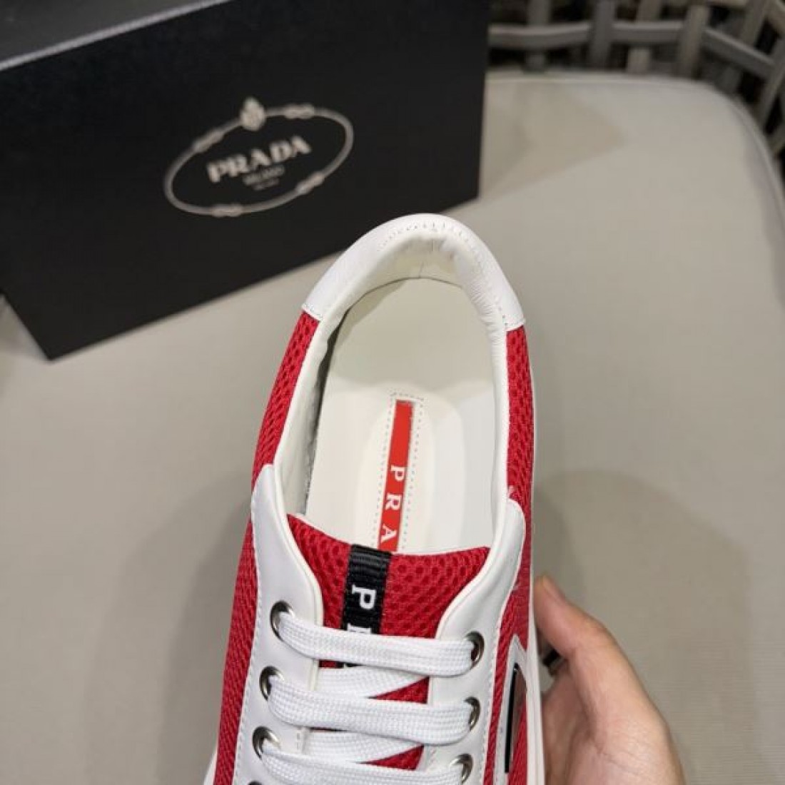  PRADA プラダ コピー シューズ今っぽくスマートな足元を演出する洗練シルエット