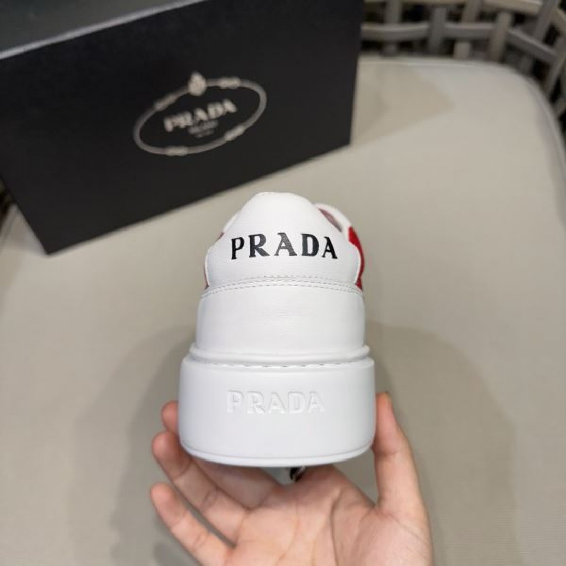  PRADA プラダ コピー シューズ今っぽくスマートな足元を演出する洗練シルエット