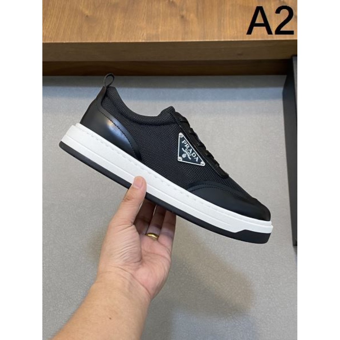 話題のPRADA プラダ コピー シューズ 軽快さと品格を両立したスタイル