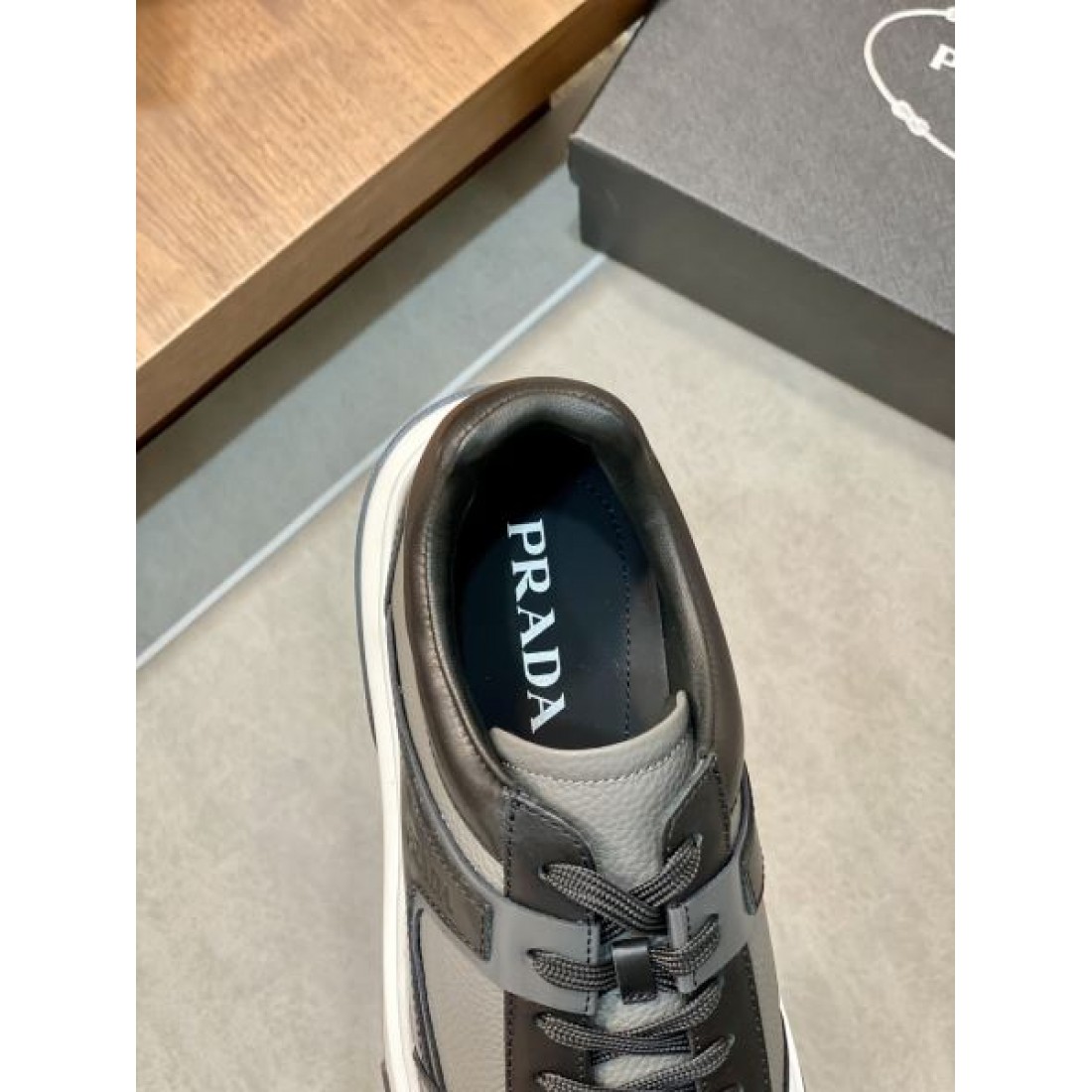  スマートで快適な履き心地 PRADA プラダ コピー シューズ 今季おすすめ