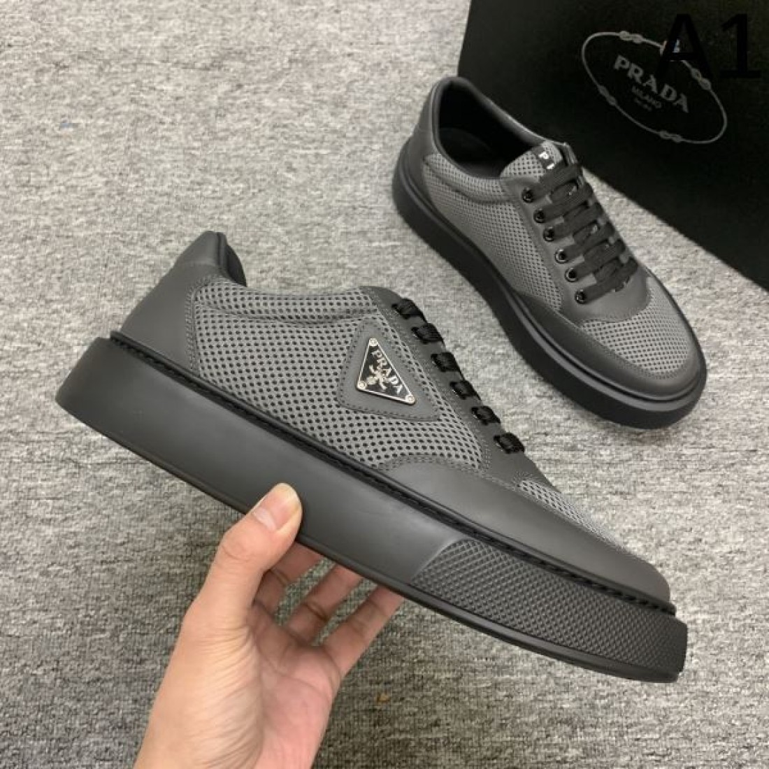 話題の一足 PRADA プラダ コピー シューズ 機能美あふれるスタイル