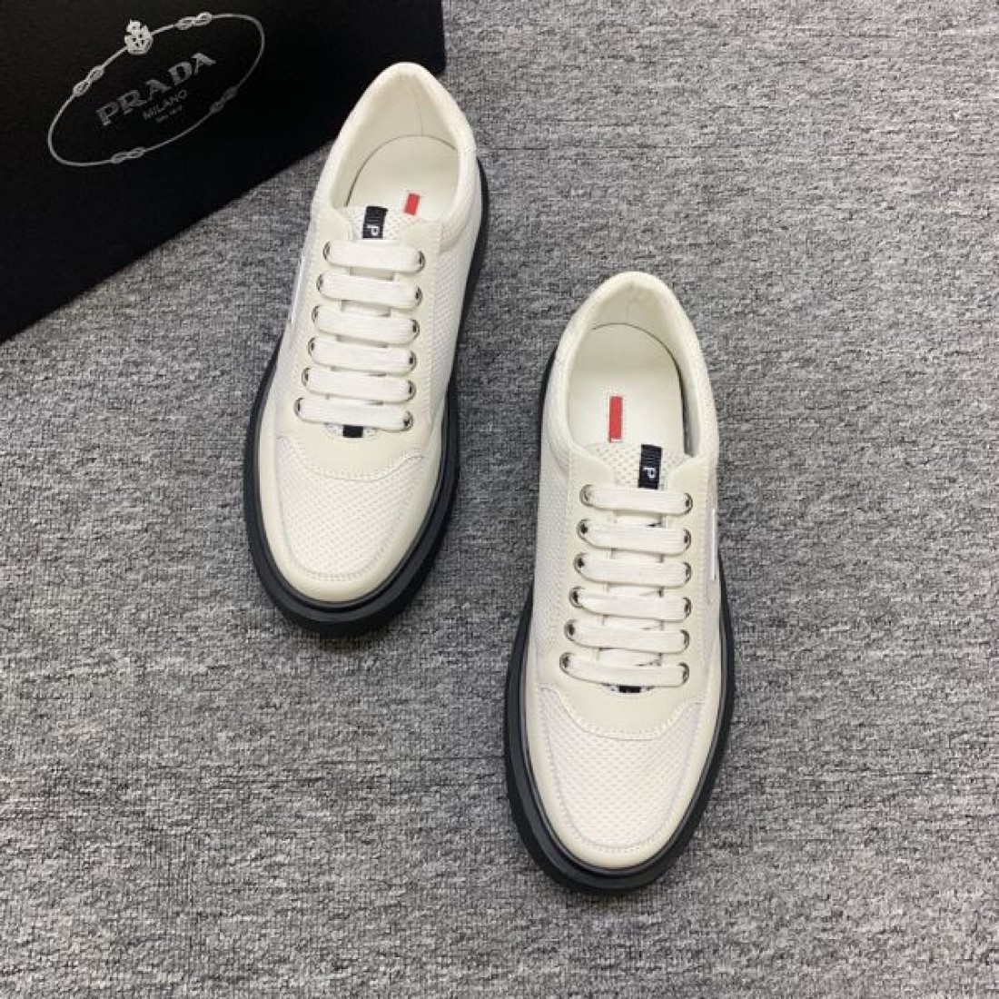  話題の一足 PRADA プラダ コピー シューズ 機能美あふれるスタイル