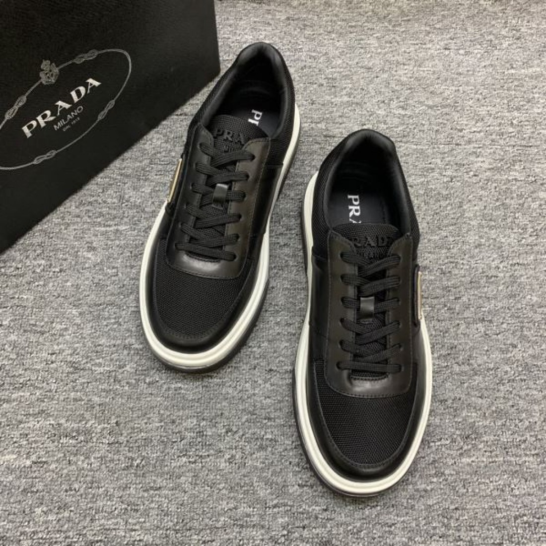 PRADA プラダ コピー シューズスタイル自在な軽やかさとエレガンスを両立