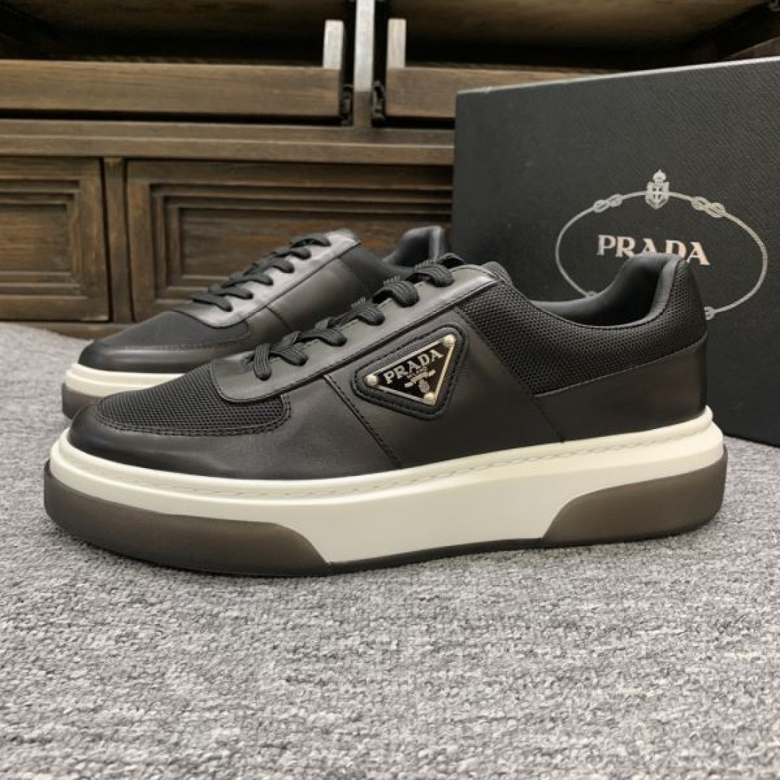 PRADA プラダ コピー シューズスタイル自在な軽やかさとエレガンスを両立