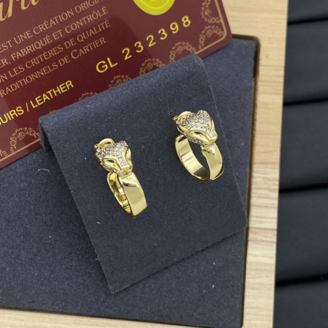 CARTIER コピー イヤリング ロゴ 累積売上総額第１位 カルティエ