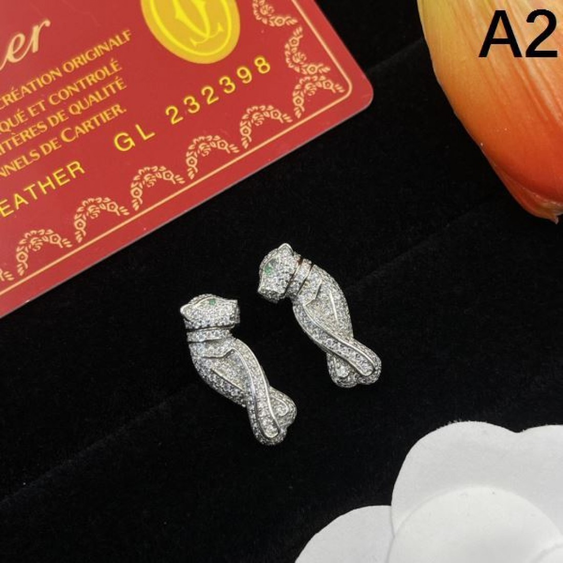 CARTIER コピー イヤリング ロゴ 芸能人愛用ブランド カルティエ