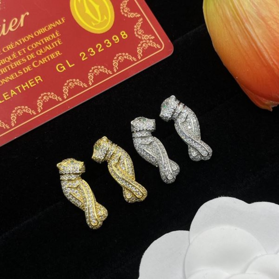CARTIER コピー イヤリング ロゴ 芸能人愛用ブランド カルティエ