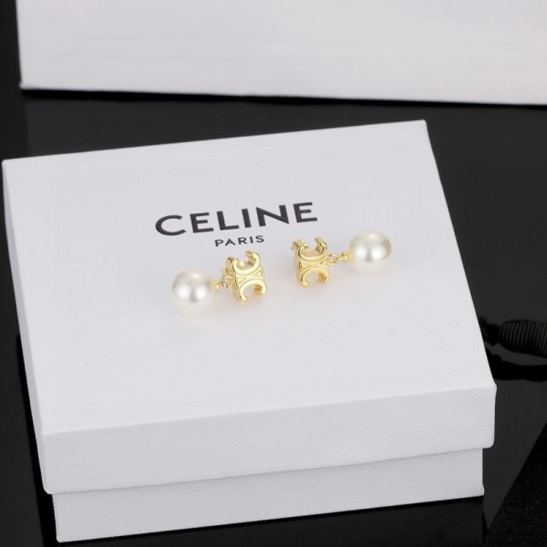 CELINE コピー イヤリング ロゴ 一気にオシャレ上級者 セリーヌ