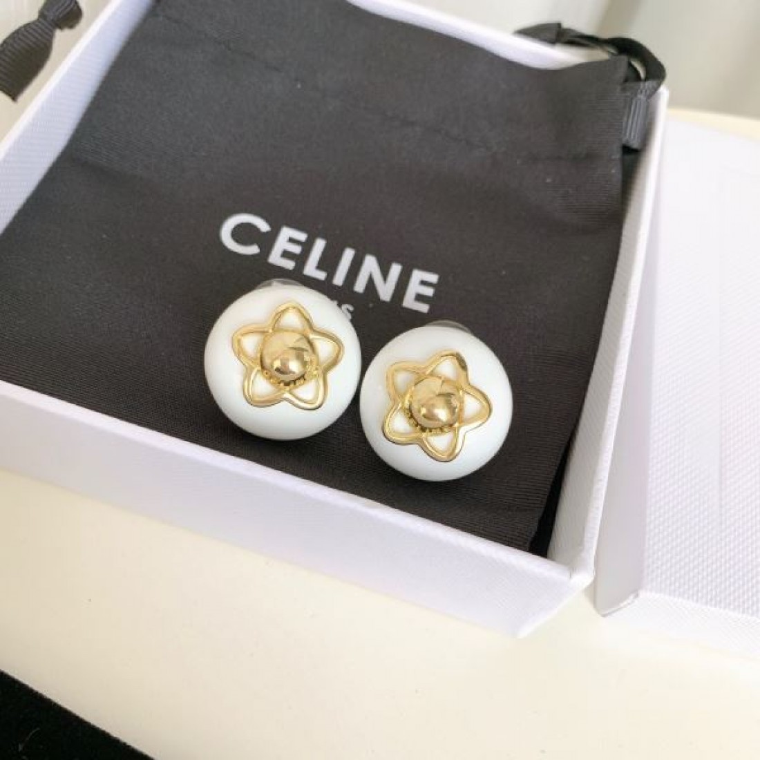 CELINE コピー イヤリング ロゴ 絶対かわいいおすすめ セリーヌ