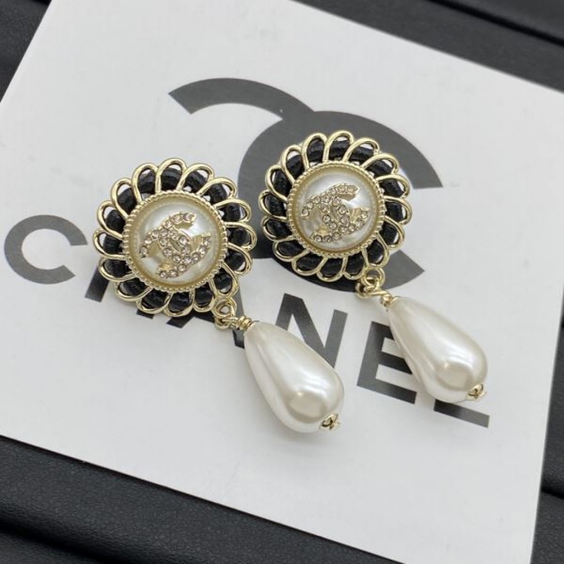 CHANEL コピー イヤリング ロゴ ファッションの最先端 シャネル