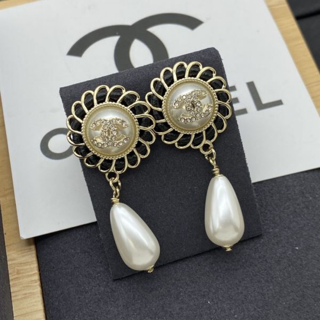 CHANEL コピー イヤリング ロゴ ファッションの最先端 シャネル