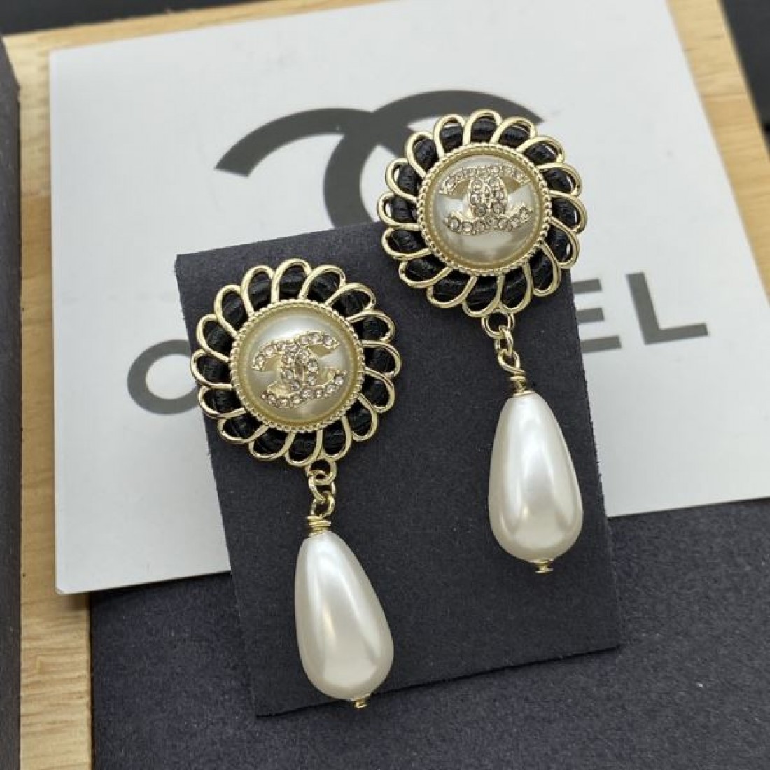 CHANEL コピー イヤリング ロゴ ファッションの最先端 シャネル