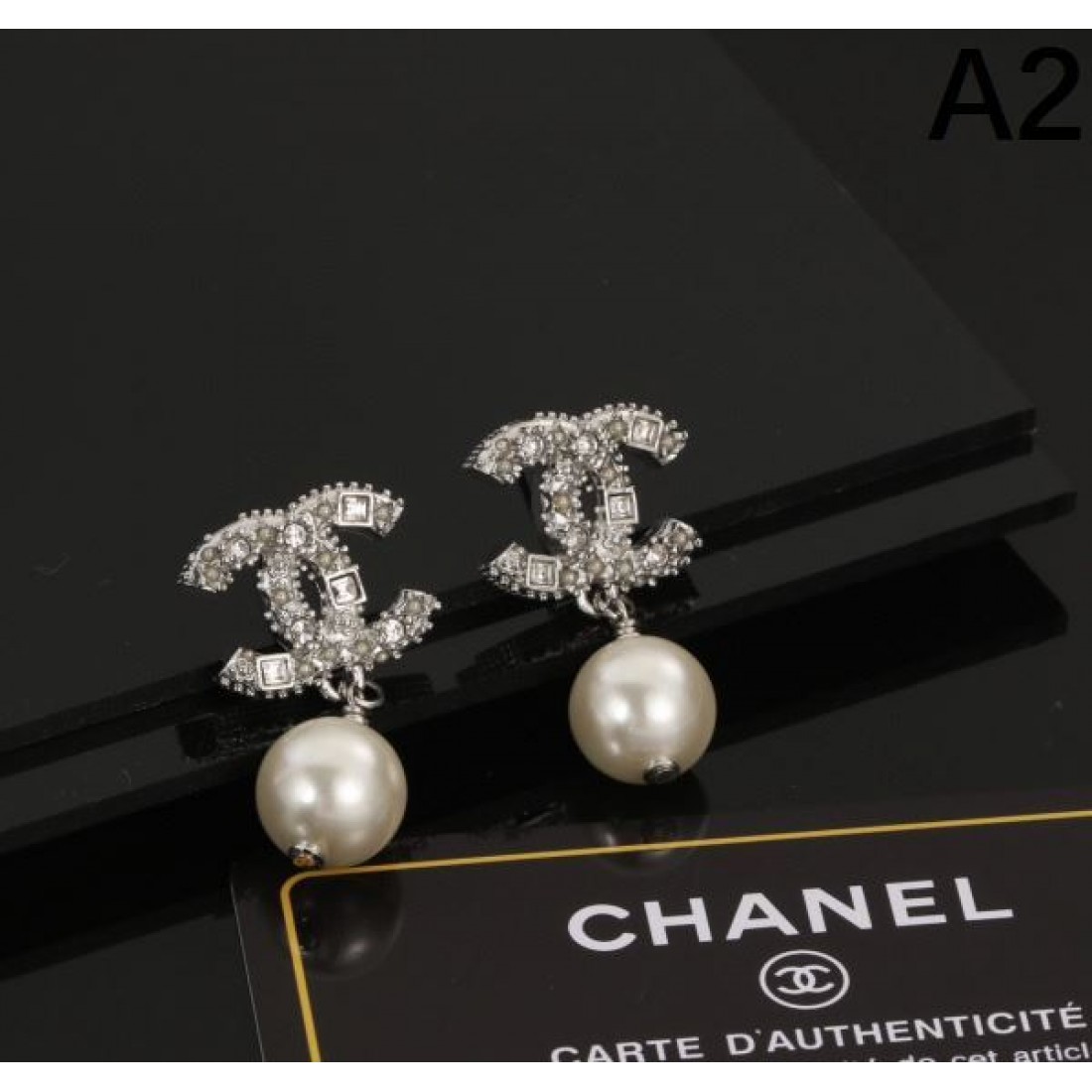 CHANEL コピー イヤリング ロゴ 抜群な魅力的なアイテム シャネル