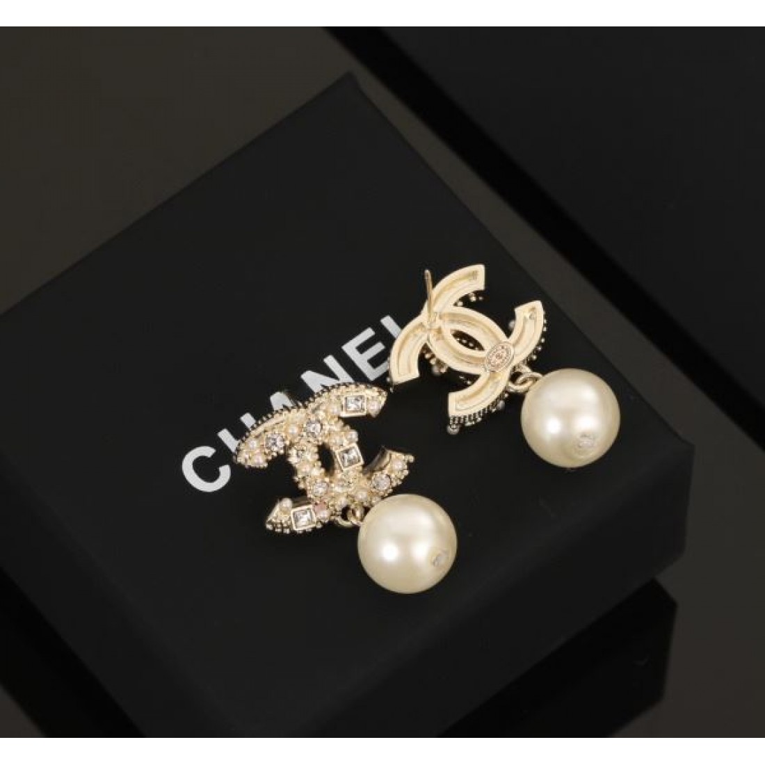 CHANEL コピー イヤリング ロゴ 抜群な魅力的なアイテム シャネル