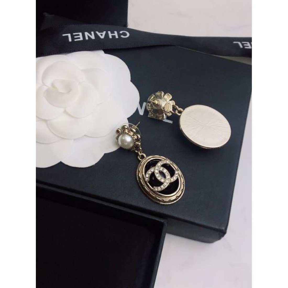 CHANEL コピー イヤリング ロゴ 海外のファッション新品 シャネル