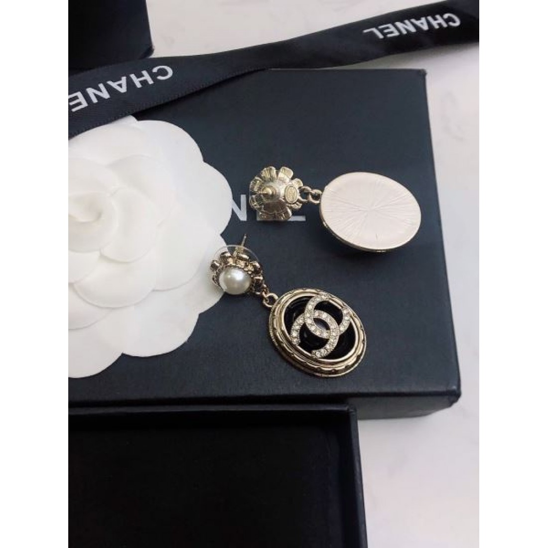 CHANEL コピー イヤリング ロゴ 海外のファッション新品 シャネル
