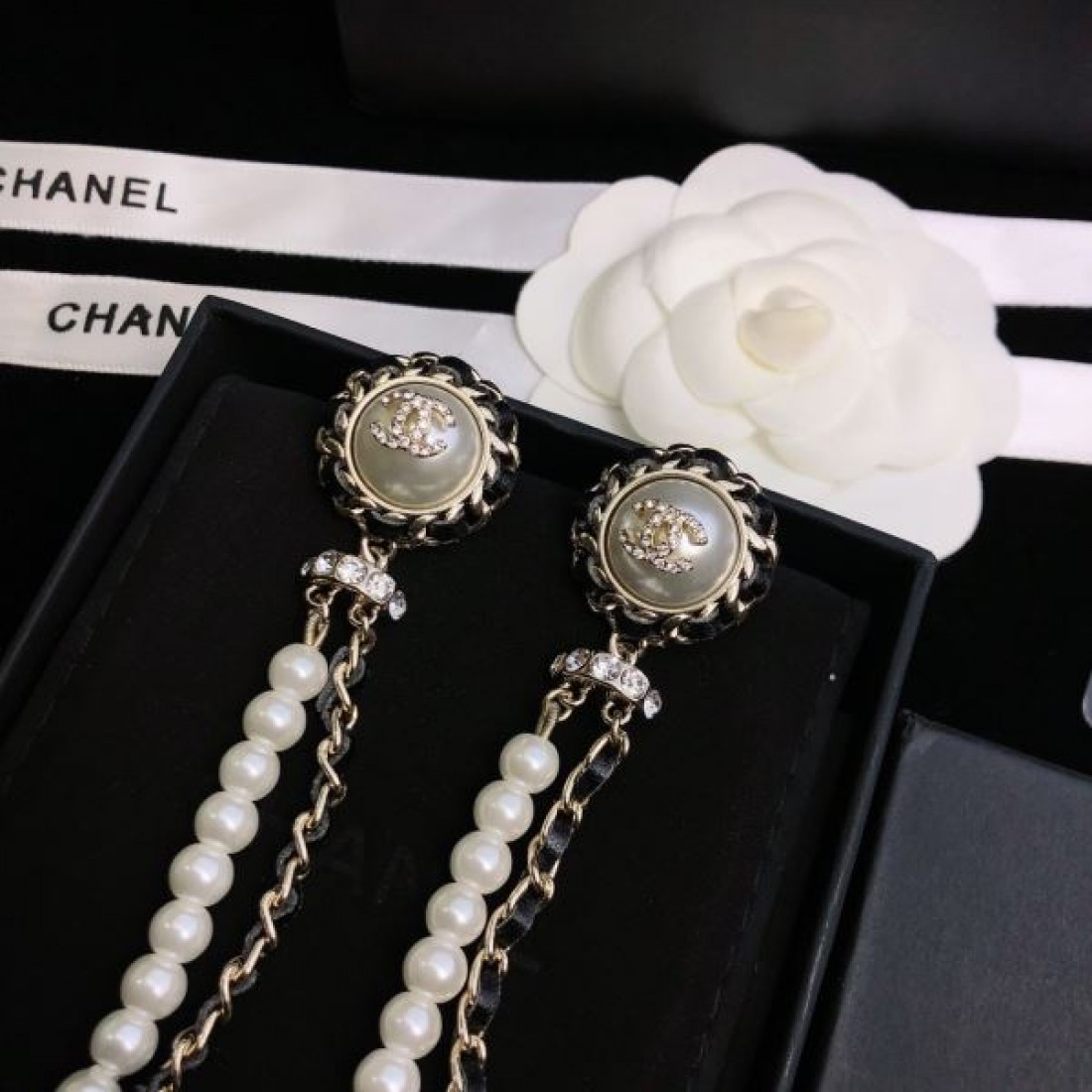 CHANEL コピー イヤリング ロゴ おしゃれな人は愛用中！シャネル