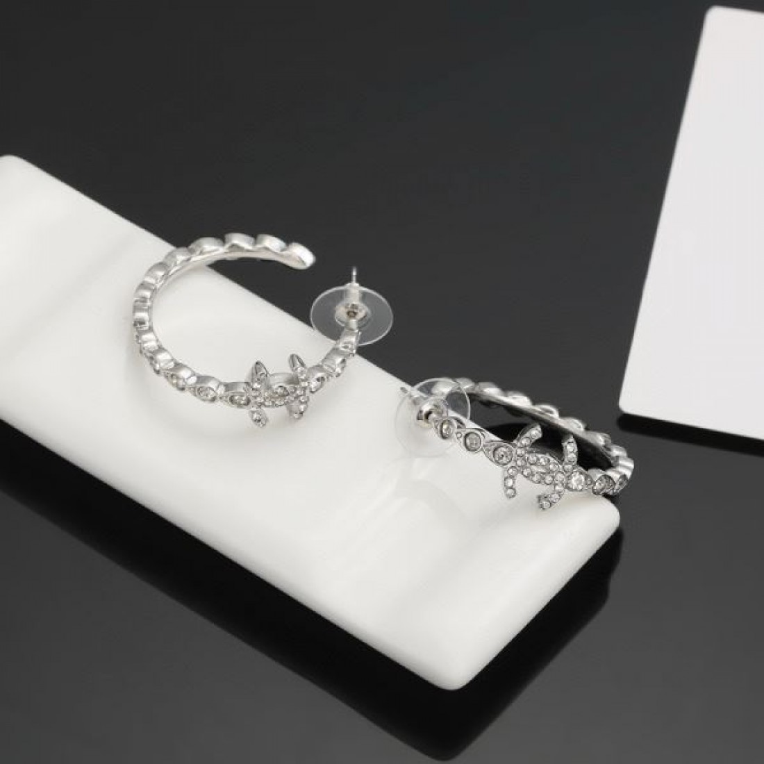 CHANEL コピー イヤリング ロゴ 希少！取り扱い店舗限定 シャネル