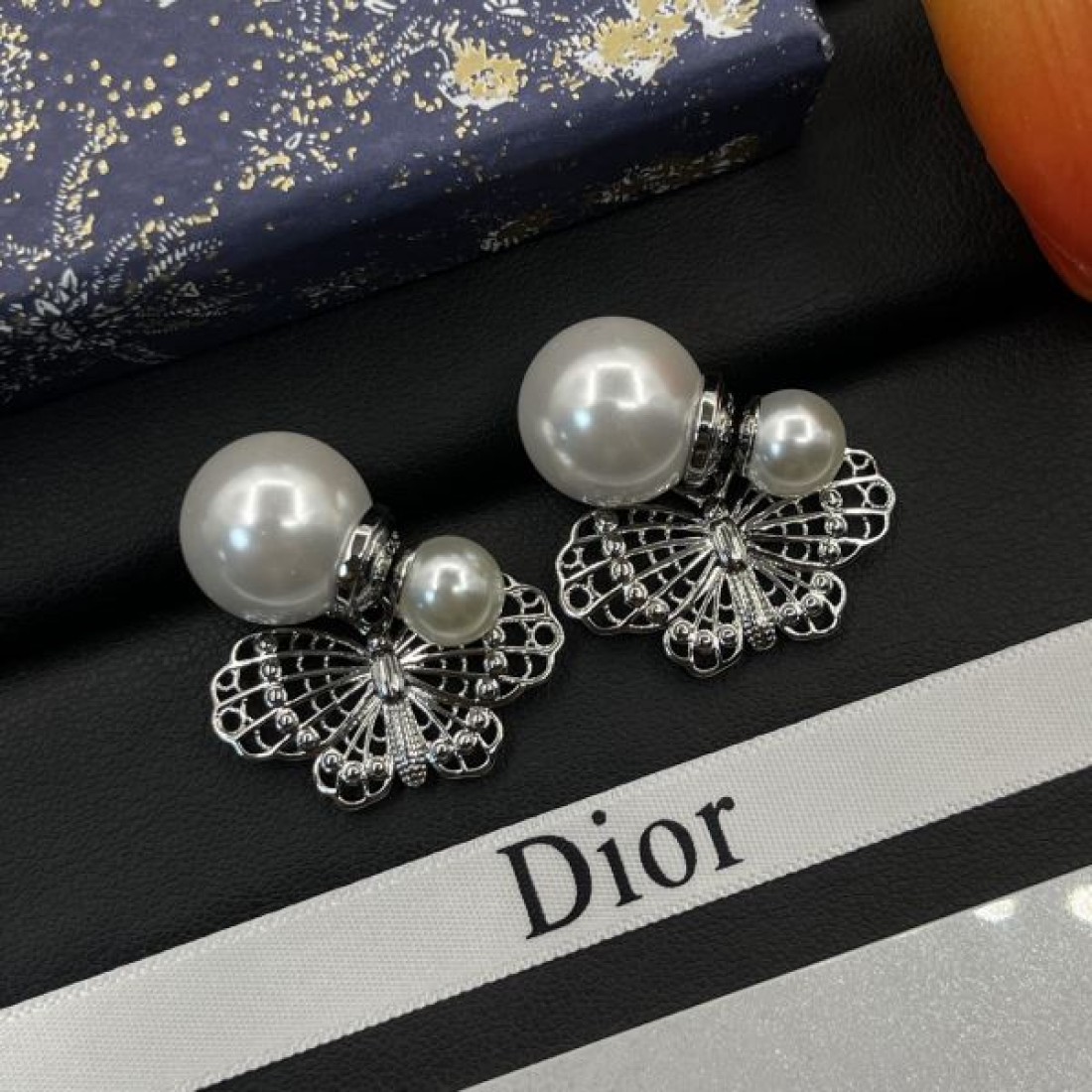 ディオール コピー イヤリング ロゴ 今年らしく魅力的アップ DIOR