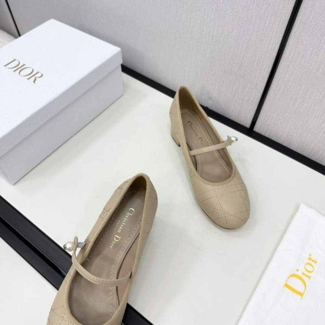 今季マストバイのDIOR ディオール コピー ハイヒール 上品で印象的な佇まい