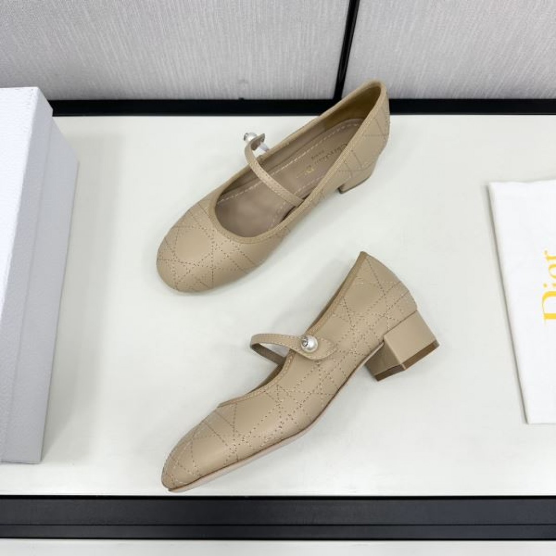 今季マストバイのDIOR ディオール コピー ハイヒール 上品で印象的な佇まい