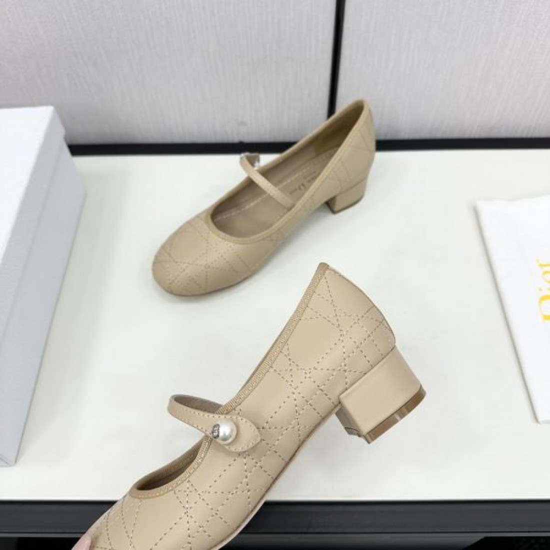 今季マストバイのDIOR ディオール コピー ハイヒール 上品で印象的な佇まい