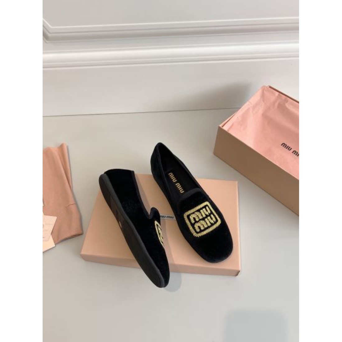 トレンド感あふれるMIU MIU ミュウミュウ コピー ハイヒール 上品でモードな印象に