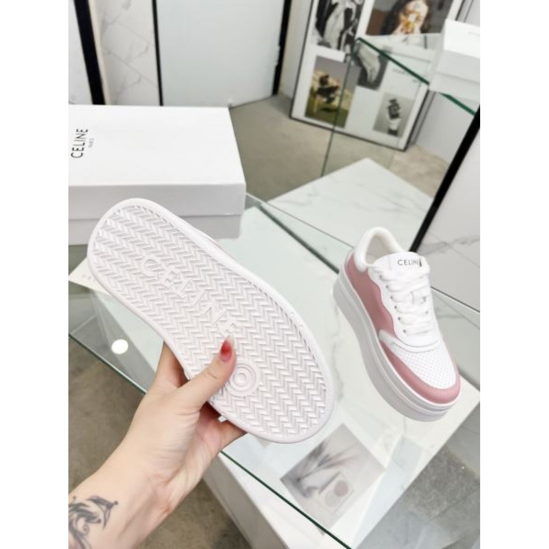 CELINE セリーヌ コピー カジュアルシューズ 知的でスタイリッシュな佇まいが映える