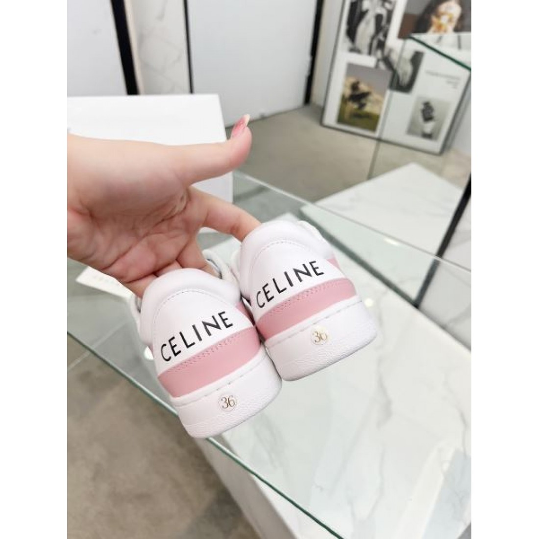 CELINE セリーヌ コピー カジュアルシューズ 軽やかで洗練された美しさが魅力