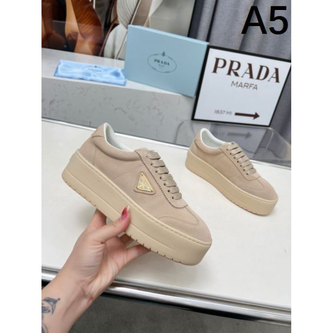今季イチオシ PRADA プラダ コピー レディース用 カジュアルシューズ 季節感たっぷり