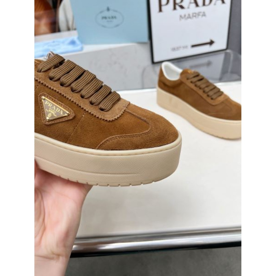 今季イチオシ PRADA プラダ コピー レディース用 カジュアルシューズ 季節感たっぷり