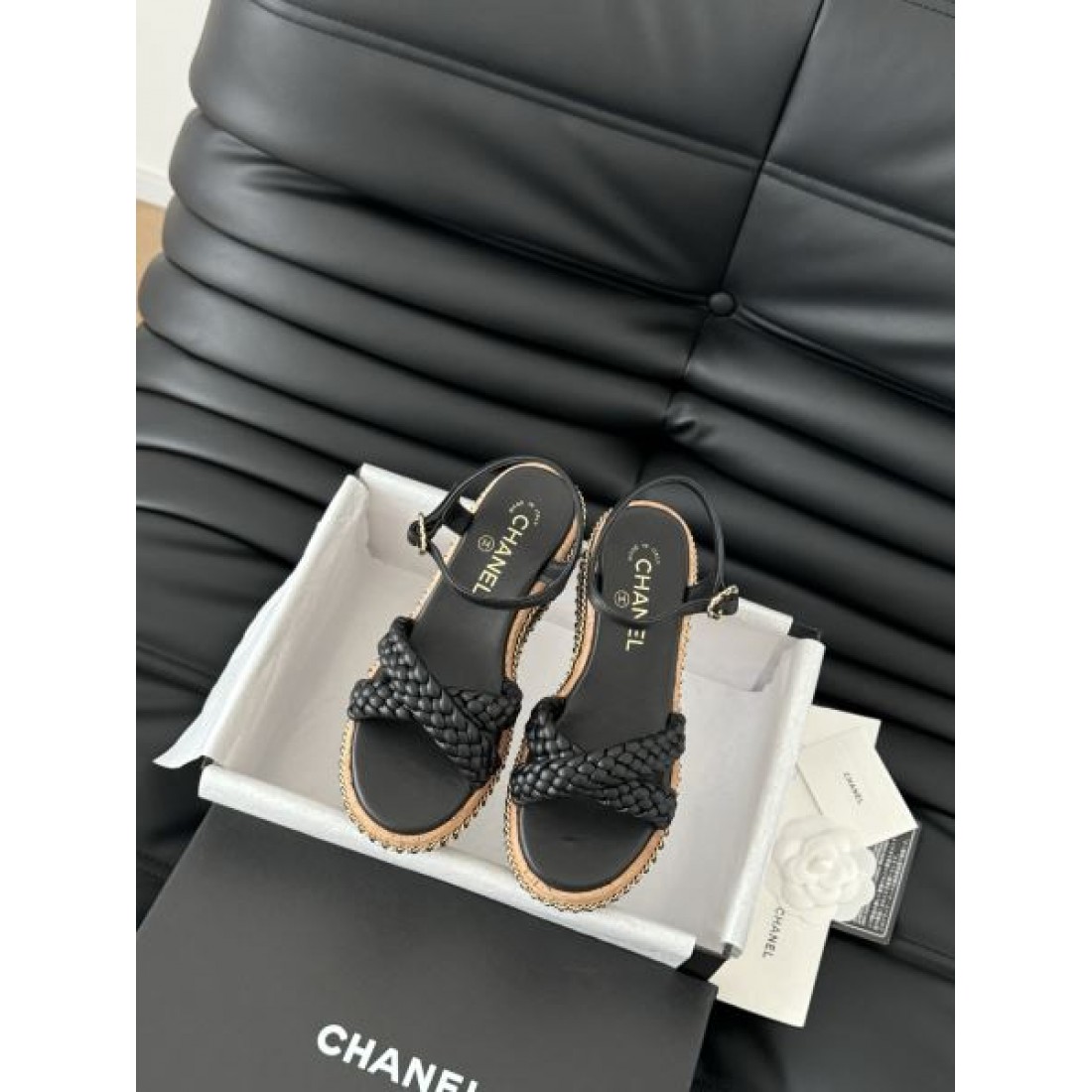 秋のお洒落コーデ CHANEL スーパーコピー レディースサンダル 海外限定モデル