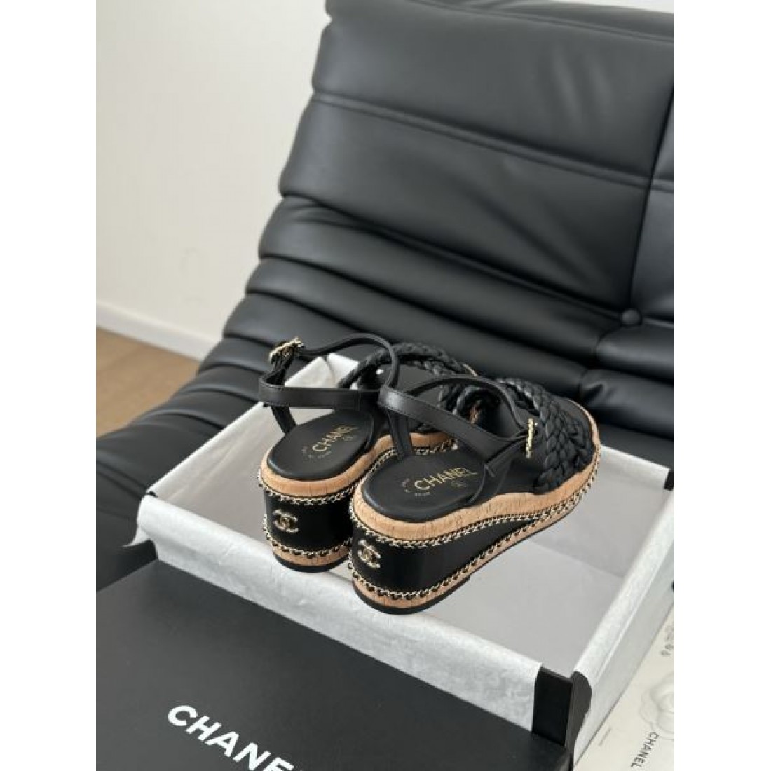 秋のお洒落コーデ CHANEL スーパーコピー レディースサンダル 海外限定モデル