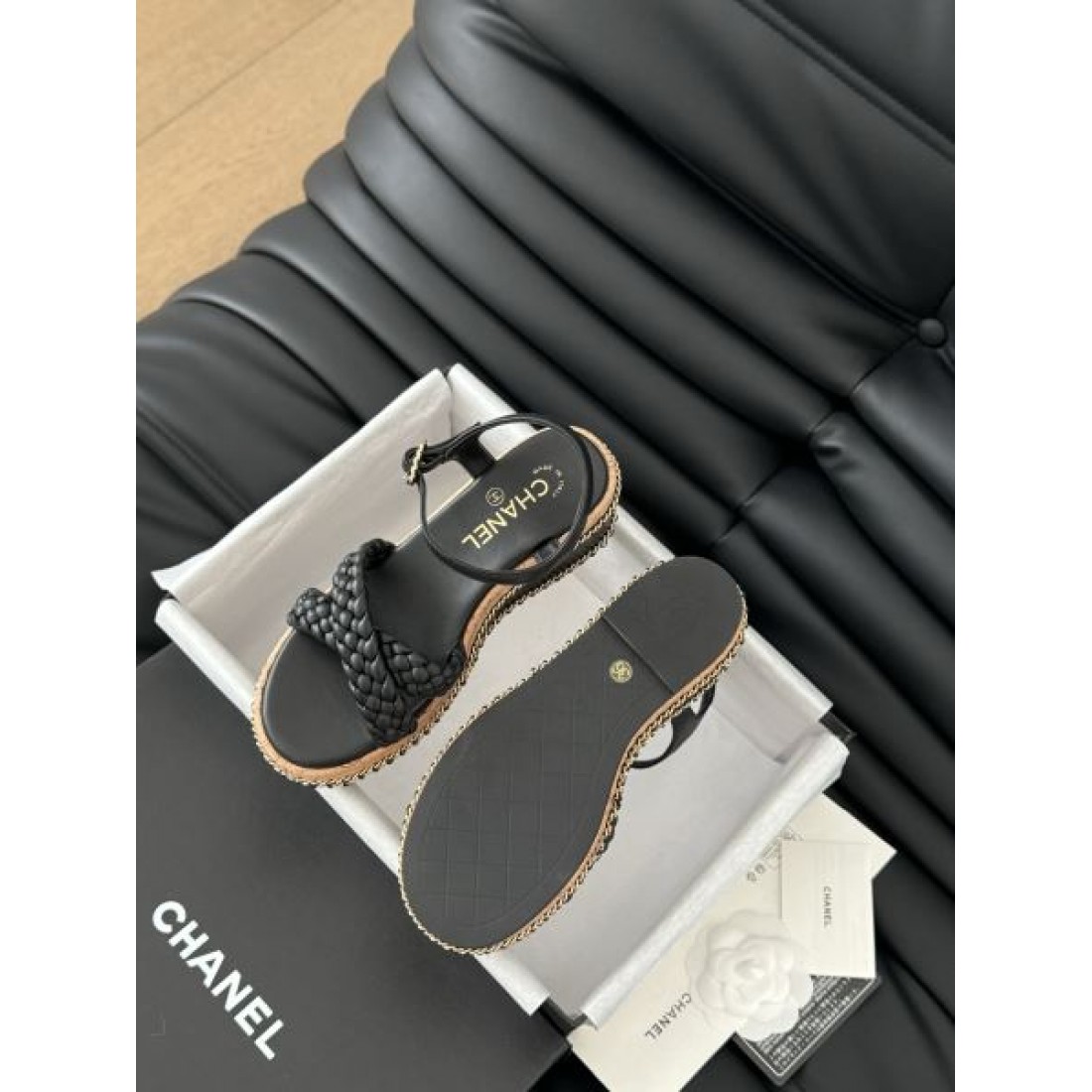 秋のお洒落コーデ CHANEL スーパーコピー レディースサンダル 海外限定モデル