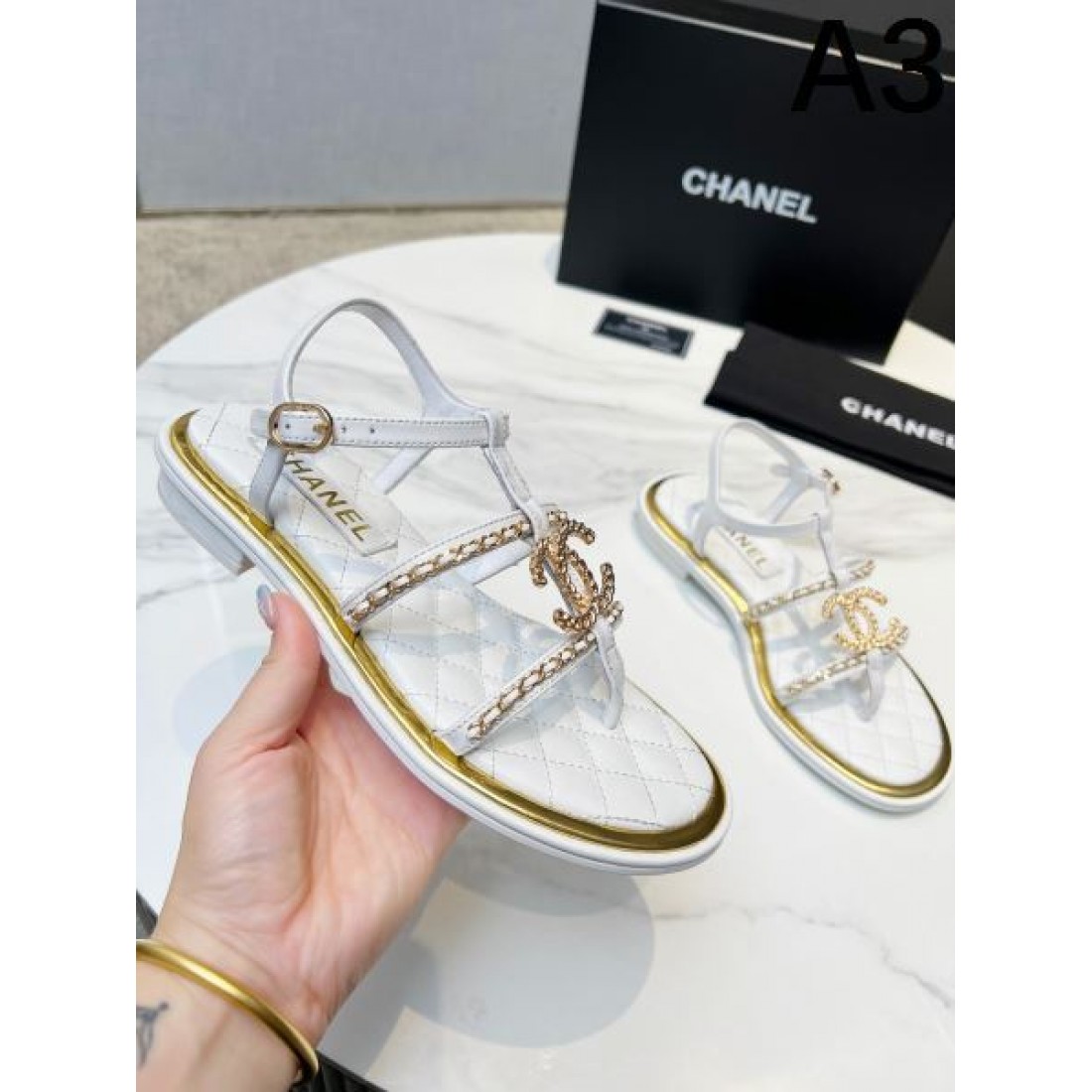 優雅で存在感のある CHANEL シャネル コピー サンダル 今季注目の洗練デザイン