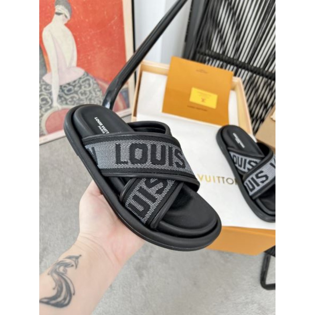 LOUIS VUITTON 軽快でラグジュアリーな印象の ルイヴィトン コピー サンダル