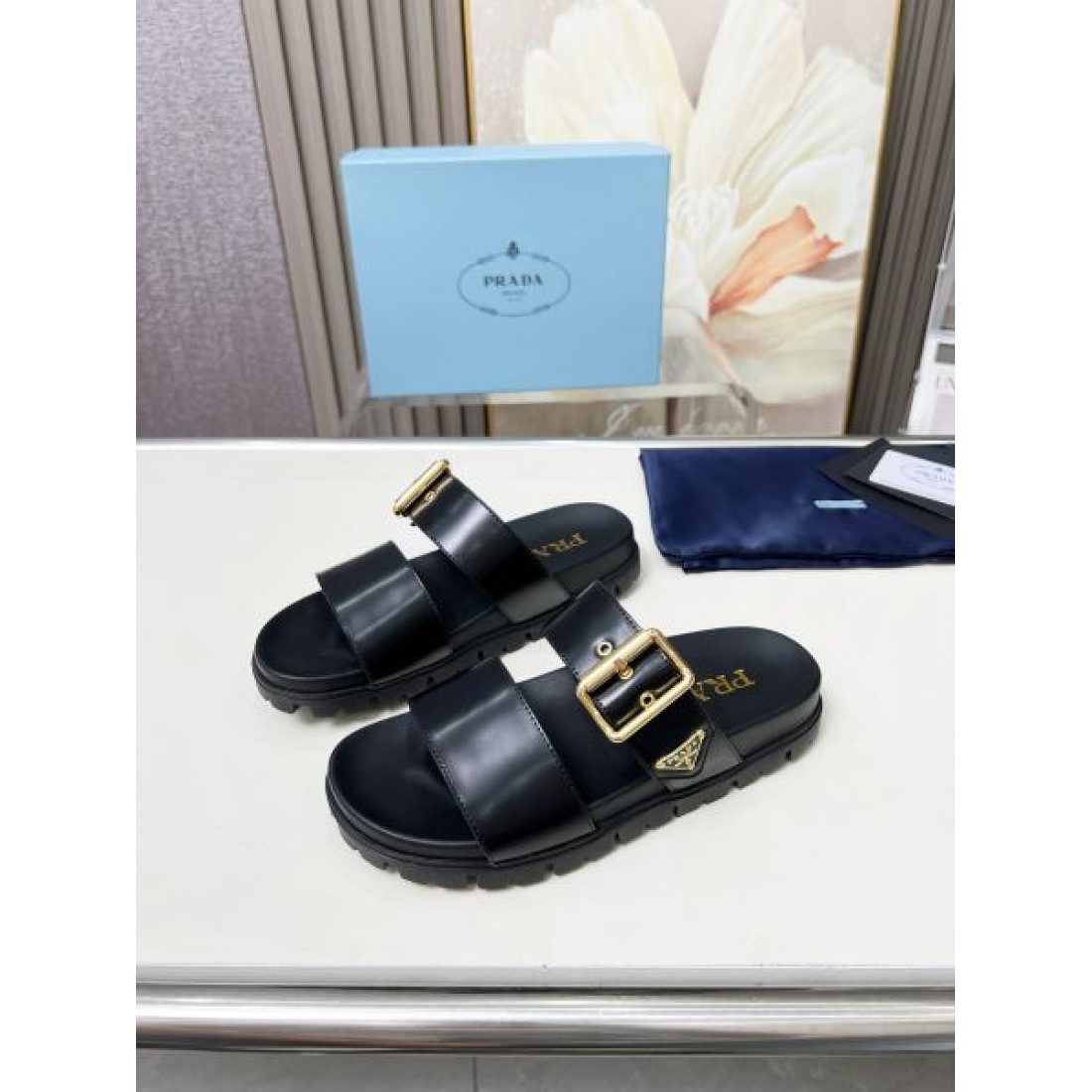 季節感たっぷり PRADA プラダ コピー レディースサンダル 旬コーデに最適