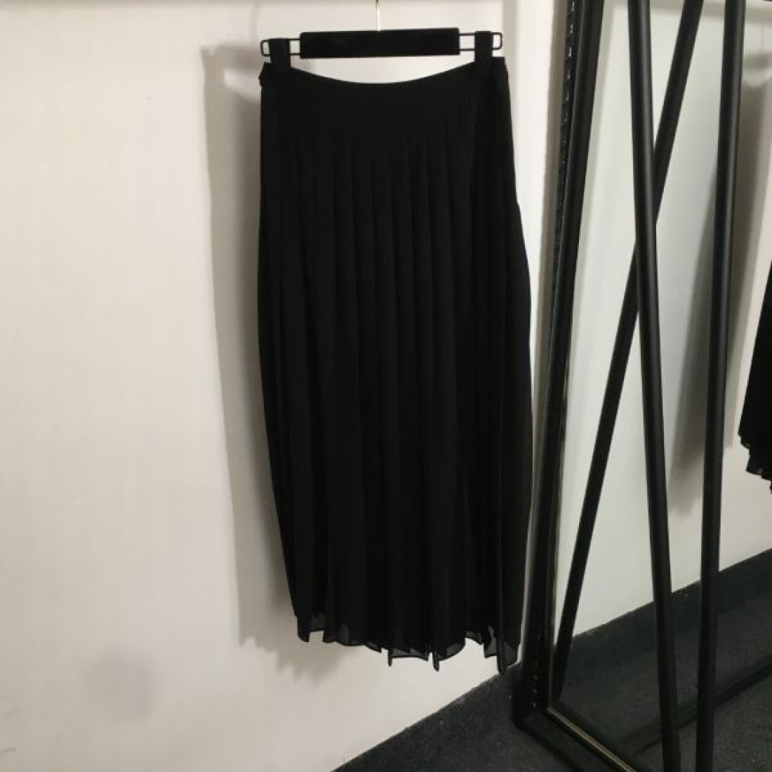 DIOR スーパーコピー ロングスカート ロゴ 目が離せない ディオール