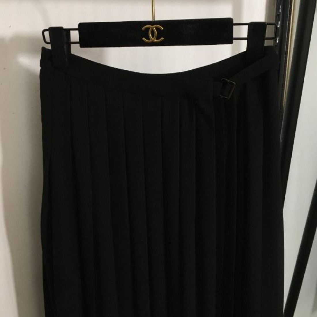 DIOR スーパーコピー ロングスカート ロゴ 目が離せない ディオール