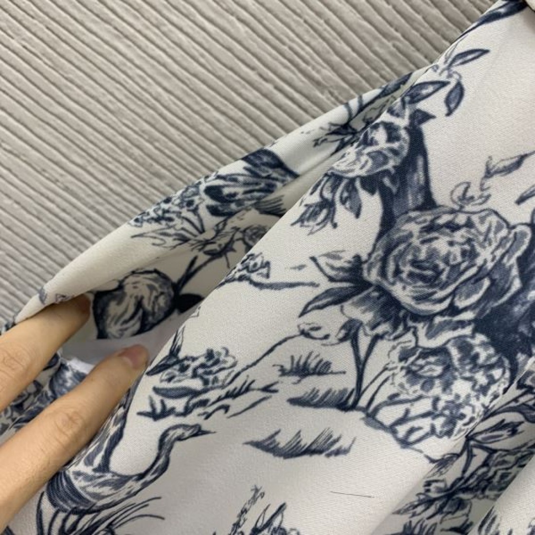 DIOR スーパーコピー ワンピース ロゴ この夏に大満喫できる ディオール