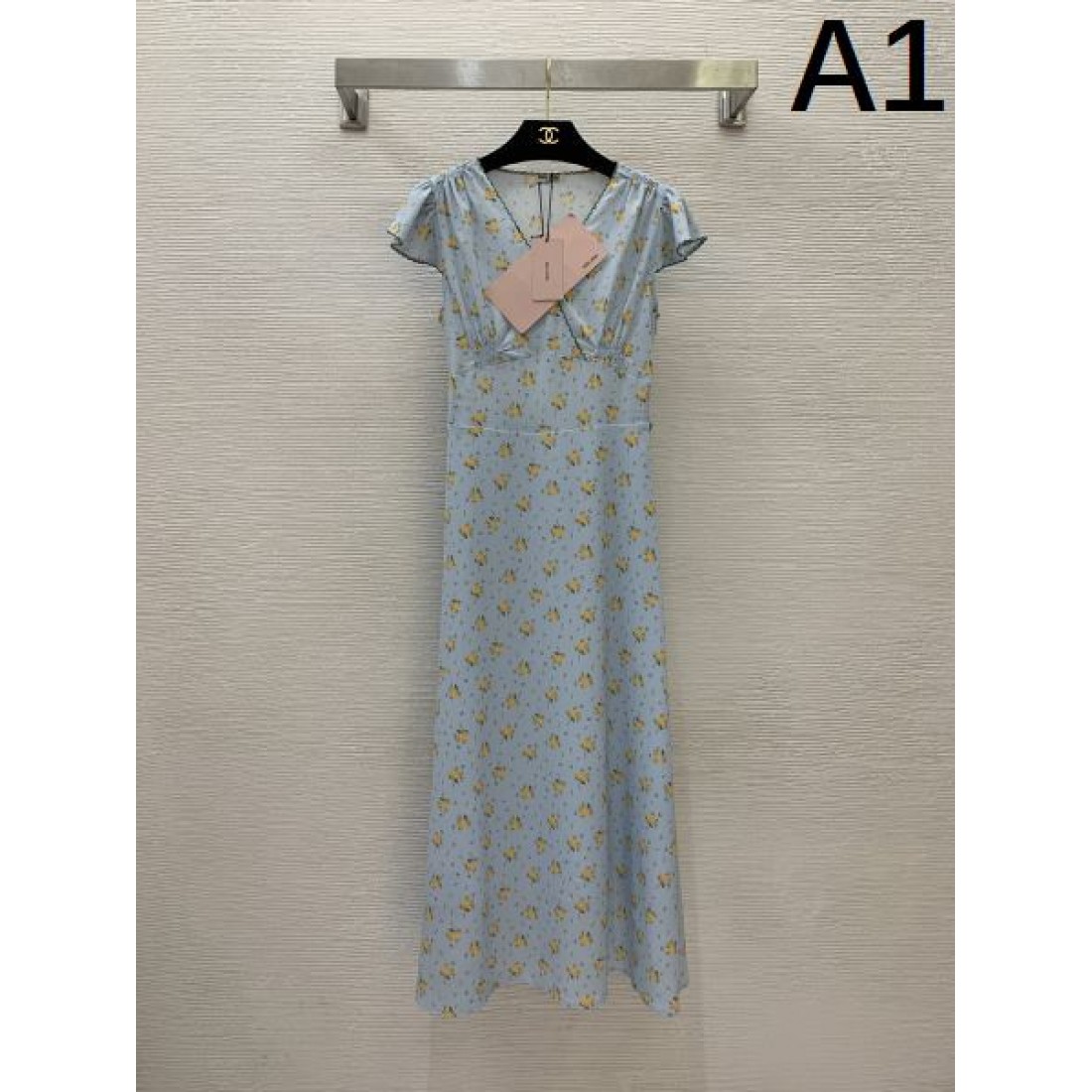 ミュウミュウ スーパーコピー ワンピース ロゴ 夏コーデの主役級 MIUMIU