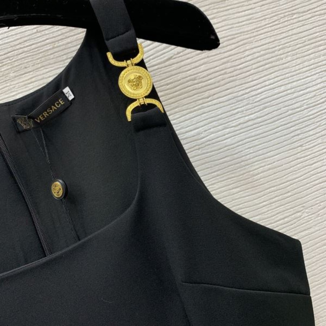 洗練された魅力的な VERSACE ヴェルサーチェ コピー ワンピース 華やかな仕上がり
