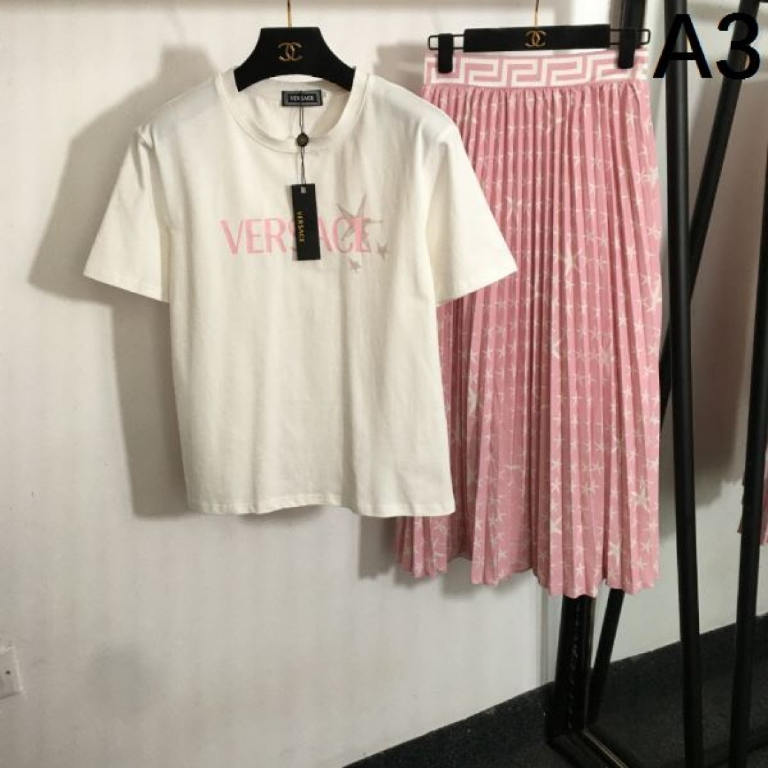 VERSACE ヴェルサーチェ コピー 上下セット 快適でおしゃれなシルエット