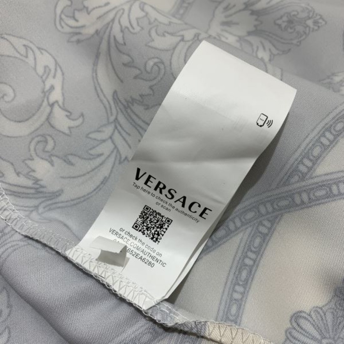 しなやかでモダンな VERSACE ヴェルサーチェ コピー ワンピース エレガントな雰囲気