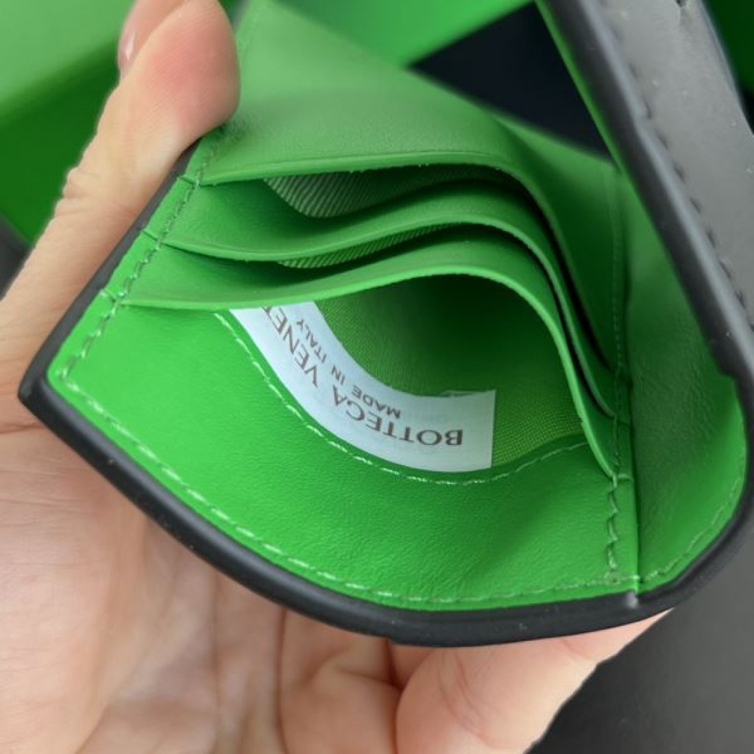 エレガントで知的な BOTTEGA VENETA ボッテガヴェネタ コピー カードケース
